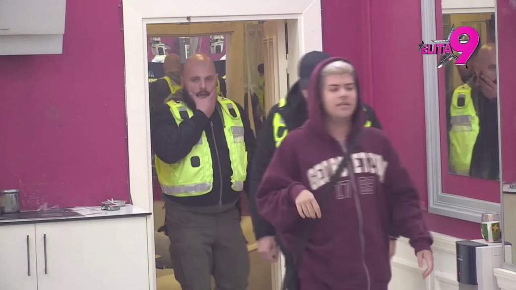 Obezbeđenje u pripravnosti: Anastasija i Uroš ratuju, čašćavaju se najnižim uvredama (VIDEO)