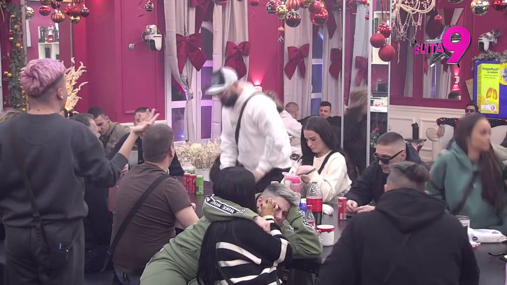 Pokazivala si mi snimke sa nastupa Relje Popovića... AFERA MEDUZA TRESE SVE! Anita progovorila o navodnoj aferi sa oženjenim pevačem (VIDEO)