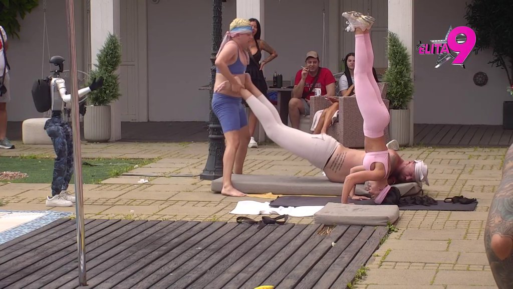 Stanija pokušala da nauči Uroša i Janjuša da naprave stoj na glavi! Stanić se isprevrtao, Janjušević JEDVA PRETEKAO! (VIDEO)