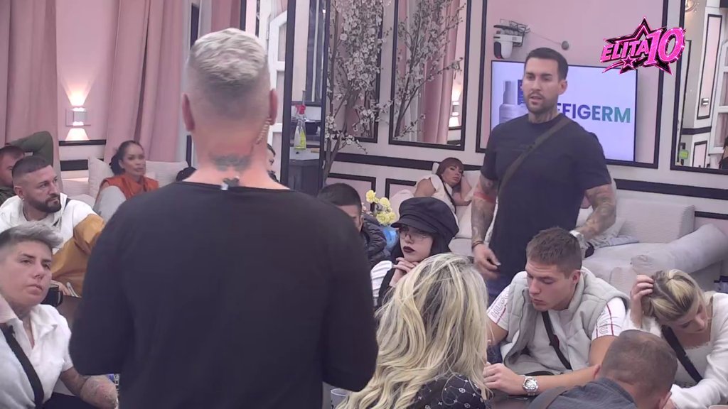 Ko ovde pije, a ko plaća?! Upitnik iznad Glorijinog imena, ona odgovorila na šuškanja da se bavila najstarijim zanatom (VIDEO)