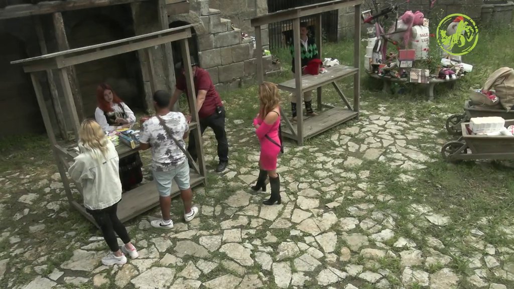 ODGOVARALA ZA DUVAN, PA KIKSNULA! Rea se još jednom debelo izblamirala (VIDEO)
