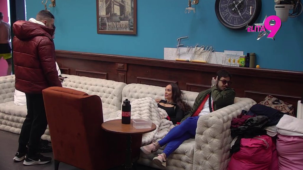 OTKRILA SAM ĆEBE! Teodora tvrdi da je Bebica štipa ispod pokrivača, ON POČEO DA URLA I DA JE PSUJE! (VIDEO)