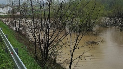 ŠOK PRIZOR KOD KRALJEVA! Automobil završio u reci Ibar: Vrata sa ...