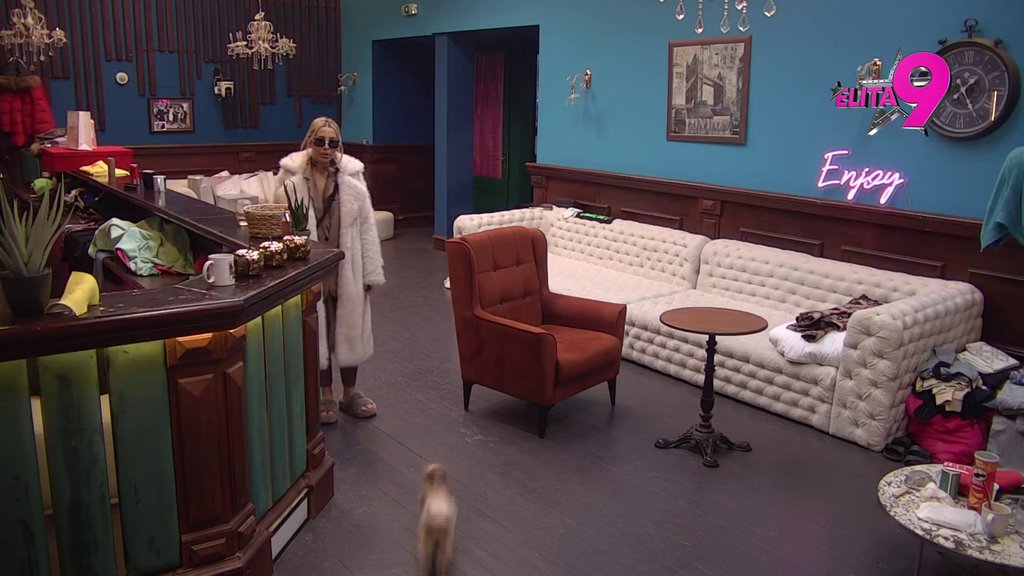 NOVI HAOS ANELI I LUKE: Žestoko zaratili, ona sve poklone pobacala u smeće! (VIDEO)