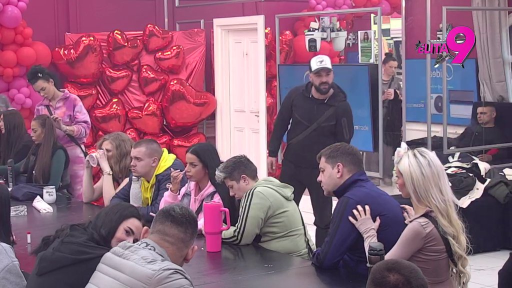 ISTINA U LICE: Ivan rešio da skine Boginji RUŽIČASTE NAOČARE i objasni joj da nije Alisa i ne živi u ZEMLJI ČUDA: TVOJA LJUBAV PREMA FILIPU JE JEDNOSMERNA ULICA! (VIDEO)