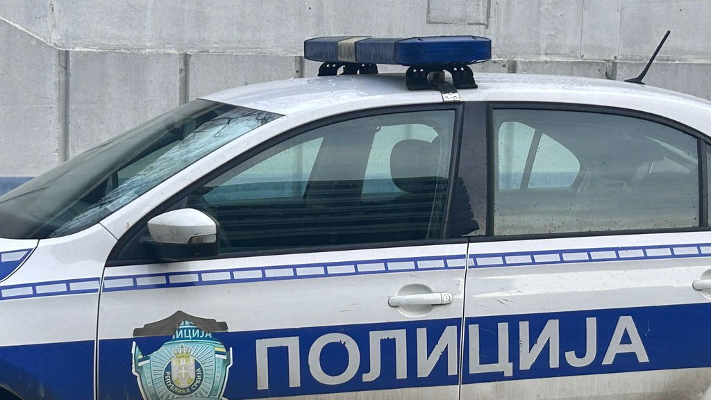 KRAĐA U DVORIŠTU POLICIJSKE STANICE U NOVOM PAZARU! Lopovi skinuli šipke sa ograde, ukrali dva motocikla koja su ranije zaplenjena u krađi, pa uhapšen