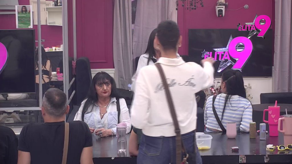 INDIJSKA SERIJA KOJA NEMA KRAJA! Mina otkrila da se Viktor smeška Staniji, on sve porekao, pa je Dača šokirao informacijom: On se sviđa Sofiji, odmeravaju se (VIDEO)