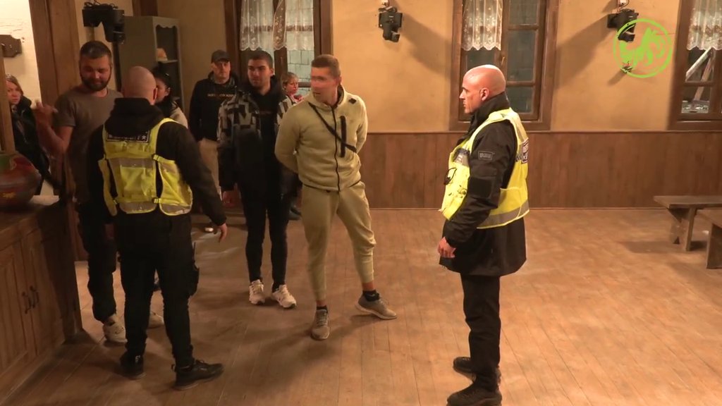 Haos epskih razmera! Lete stvari po imanju zbog novog sukoba Pece i Bože: Lazić započeo DRAMU, a ovako je Džons uzvratio (VIDEO)