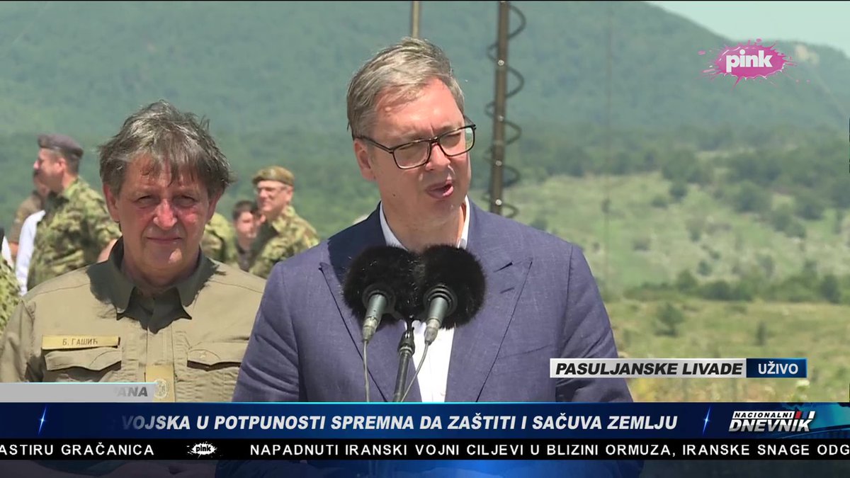 UŽIVO! Predsednik Vučić prisustvuje prikazu na Pasuljanskim livadama, SPEKTAKULARNE SCENE! U toku obraćanje! (FOTO)
