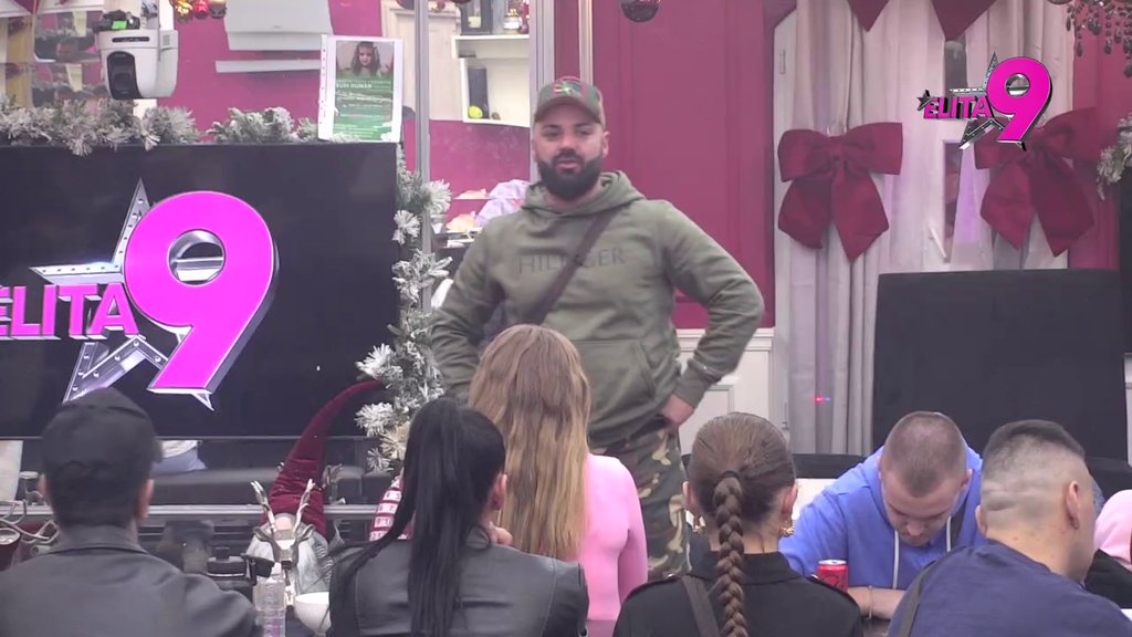 On je najveći ološ, a od njih se ne zna koja je veća dr*lja: Bebica sve frustracije istresao na Filipa, pa kanaljenjem Aneli i Maje unakazio samo Teodoru! (VIDEO)