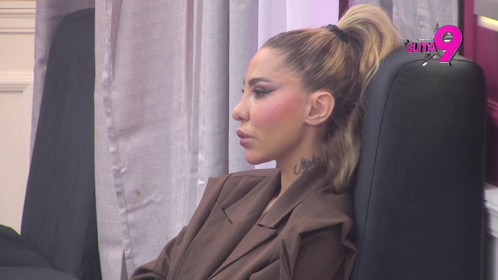 Stigla je nemoć! Nakon svih izgovorenih pretnji, sela na krevet i počela da plače (VIDEO)