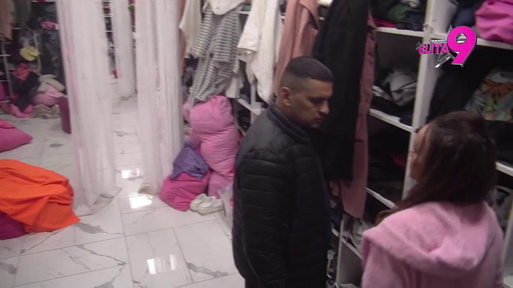 Tenzija raste! Bebica sačekao Teodoru, pa je napao u garderoberu: Ovo ćeš napolju da mi objasniš, je l' si me čula?! (VIDEO)