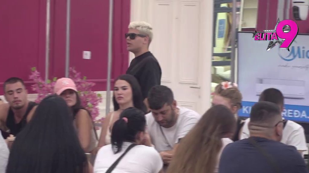 Pokazala se prvo veče ispod pokrivača:  Maja dočekala Sunčicu na zicer, pa je pred svima urnisala bez zadrške! (VIDEO)