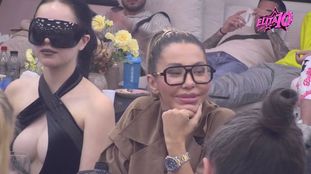 Pričali su mi da sam grof pod magijom: Lepi Mića obraćanjem Aneli Ahmić napravio opštu pometnju u Beloj kući! (VIDEO)