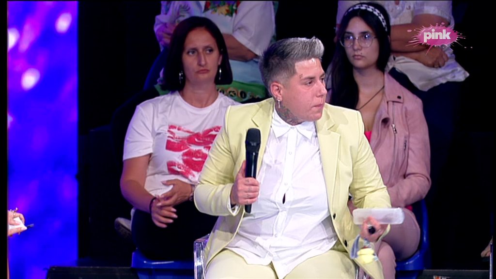 Jezikom seče kao mačem: Matora bez dlake na jeziku osolila po Anđeli Đuričić, uverena da je lažirala raskid sa Gastozom! (VIDEO)