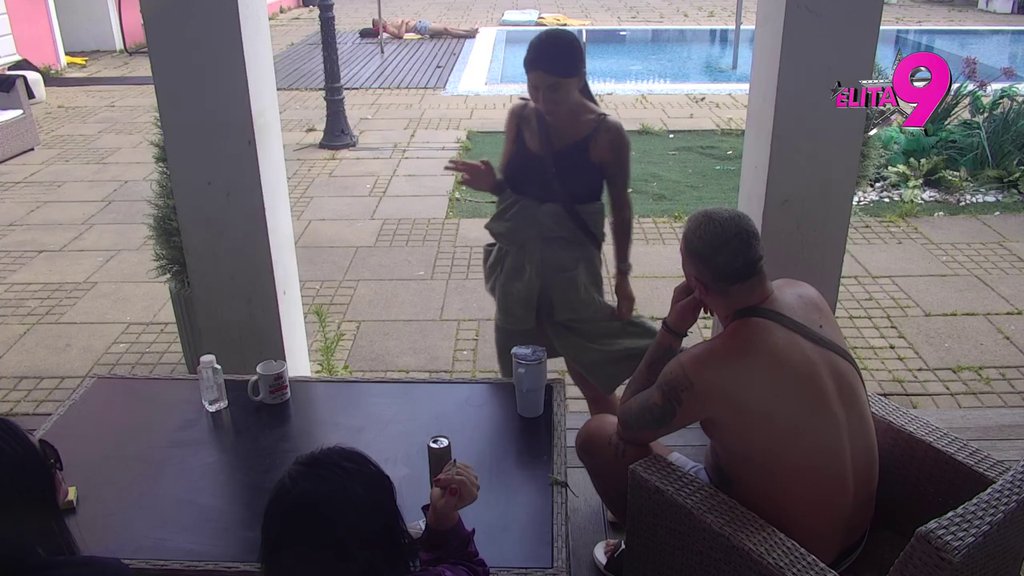 Ne može da dođe sebi! Janjuš jauče na sav glas zbog mamurluka, pokušava da sklopi kockice sa žurke: Jao, kuku meni! (VIDEO)