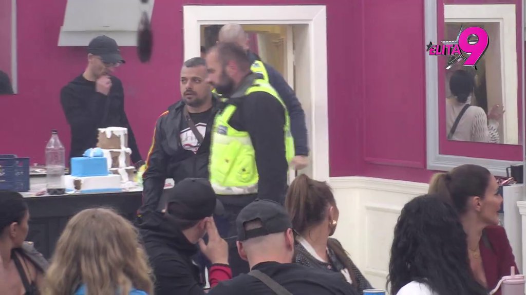 Obezbeđenje uletelo poput furije! Aneli ponovo pomrsila sve konce: Bora zbog nje nasrnuo na Nerija i Hanu! (VIDEO)