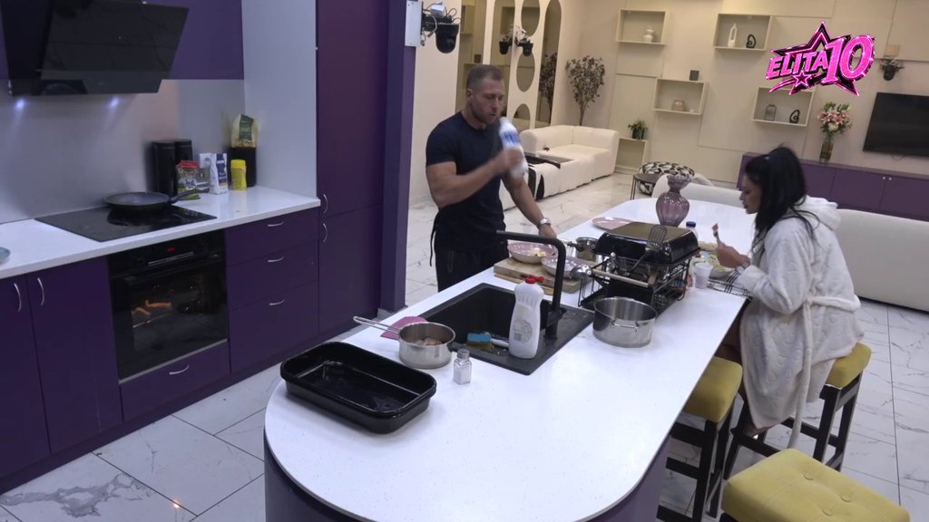 Marinković je često grli: Mahir zatražio stručno mišljenje od Jakšićke i Dače zbog Slađane, pa saznao nove detalje o njoj! (VIDEO)