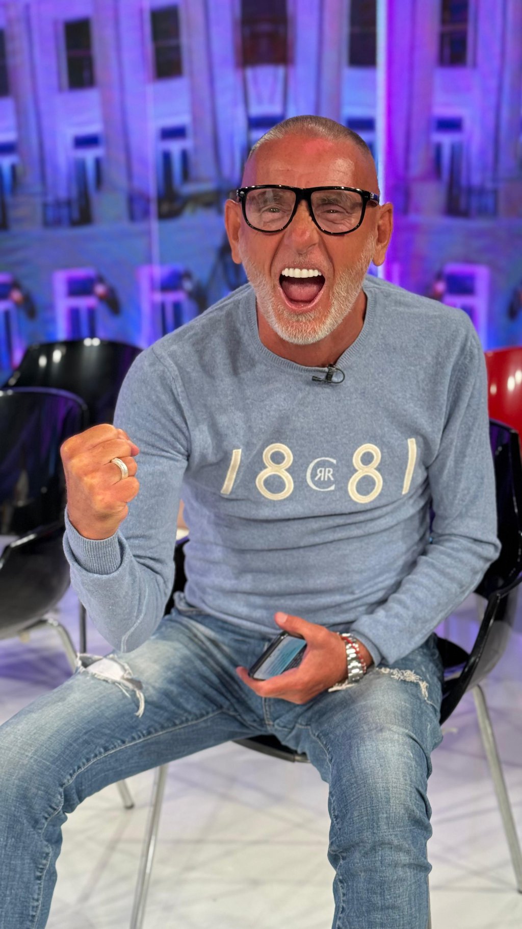 NJIH DVOJE SU PRIČA ZA TELEVIZIJU I KRAJ! Lepi Mića ne veruje u ljubav Anđele i Gastoza ni posle njegovog upoznavanja sa njenima: Sve zarad medija! (FOTO)
