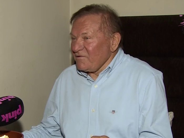 NAŠ PEVAČ (75) DOŽIVEO NEPRIJATNOST, PA SE HITNO OGLASIO: Evo šta mu se desilo! (FOTO)