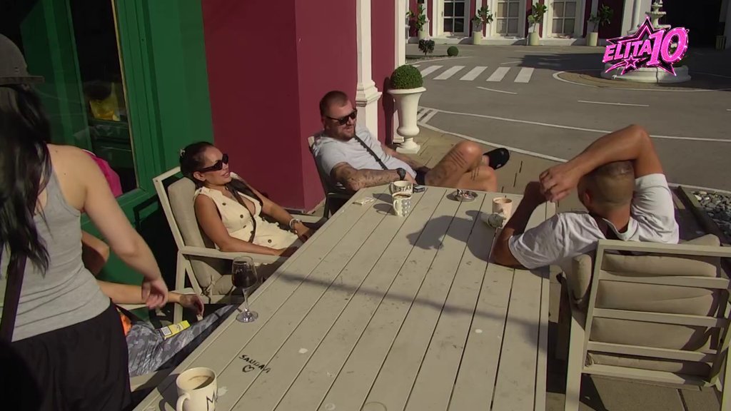 IMAO TROJKU PRE ELITE! Burek otkrio Janjušu kakvo iskustvo je doživeo: Jednu sam mazio, a druga mazila mene (VIDEO)