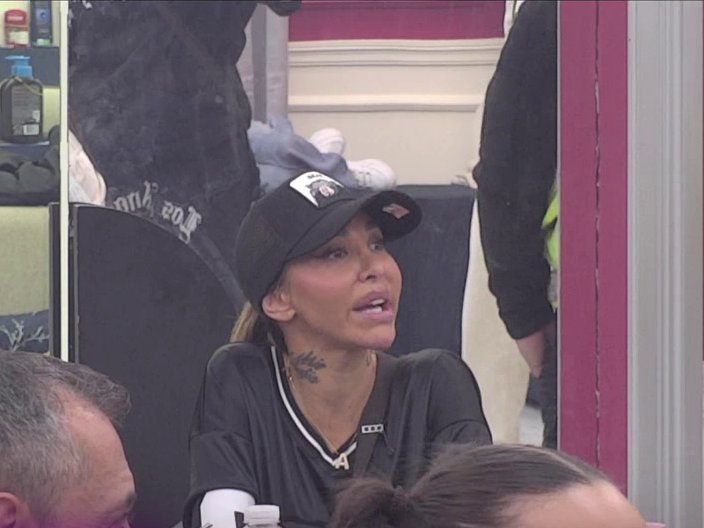 PLJUŠTE UVREDE! Maja i Aneli ušle u žestok sukob: Deda te je čuvao, a tata te pravi k*rvom (VIDEO)