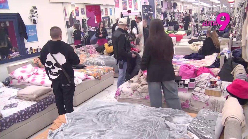 Haos u spavaćoj sobi! Bora rešio da ubaci Cimija u Boginjin krevet, ona doživela pomračenje! (VIDEO)