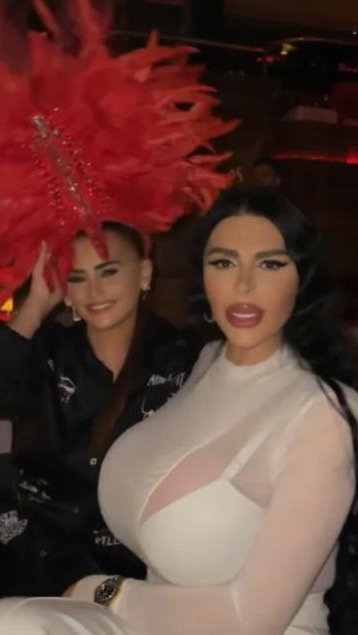 Upoznajte Divu, ćerku Elektre Elit: Studentkinja je medicine, lepa je kao san i ne smeta joj što joj je otac postao žena (FOTO)