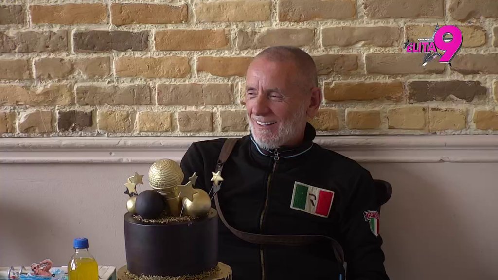 OVO MOŽE SAMO KOD MIĆE: Takmičari na nogama, peva se i slavi kao nikada, onin opičili kolce (VIDEO)