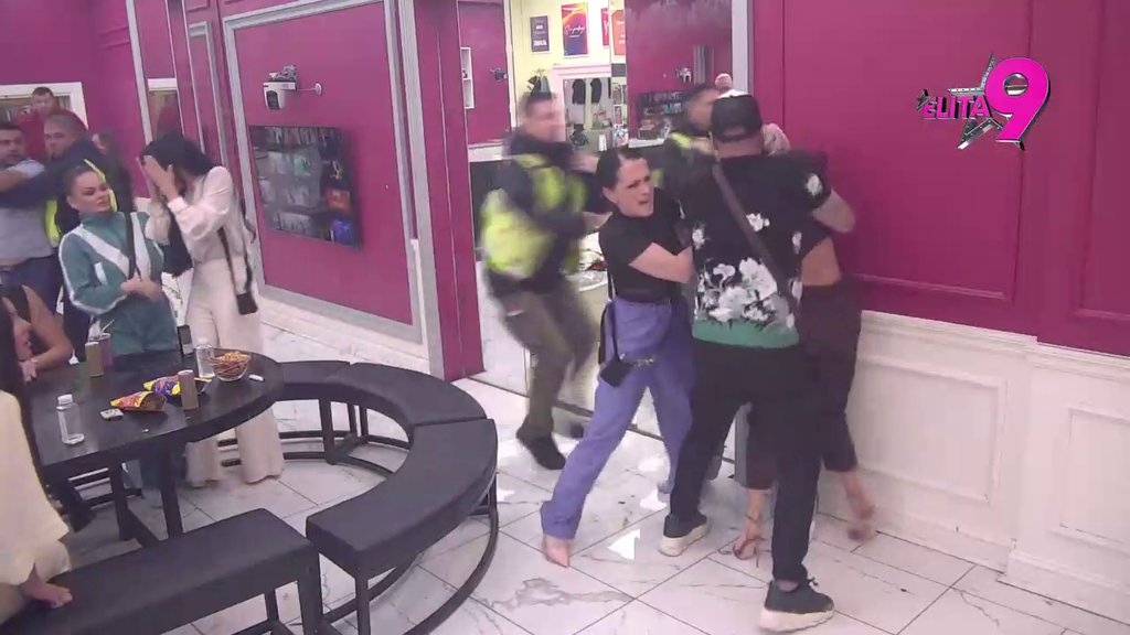 KARAMBOL! Maja nasrnula na Uroša, HAOS EPSKIH RAZMERA zbog Takija i Šarenog! Obezbeđenje jedva uspeo da ih razdvoji (VIDEO)