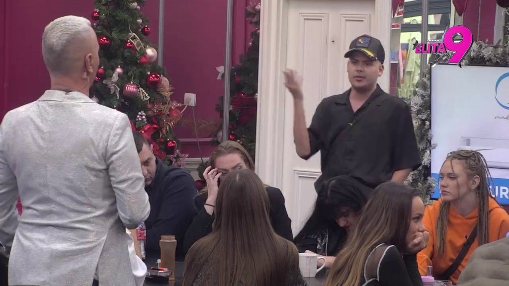 Bora prebledeo kao krpa: Uroš otkrio kako su nedeljama unazad flertovali, Santana rešio da ga tuži i zauvek prekinuo komunikaciju s njim! (VIDEO)