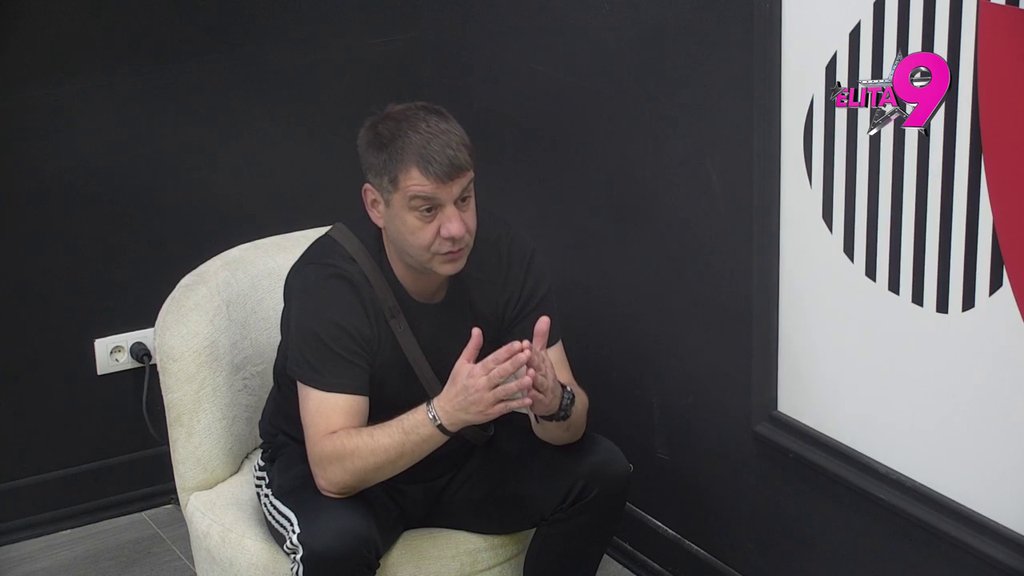 Ovakav osmeh ima samo kad priča o Đukiću i Teodori: Ivan likuje nad Bebičinom propalom sudbinom, navija za raskid što pre! (VIDEO)