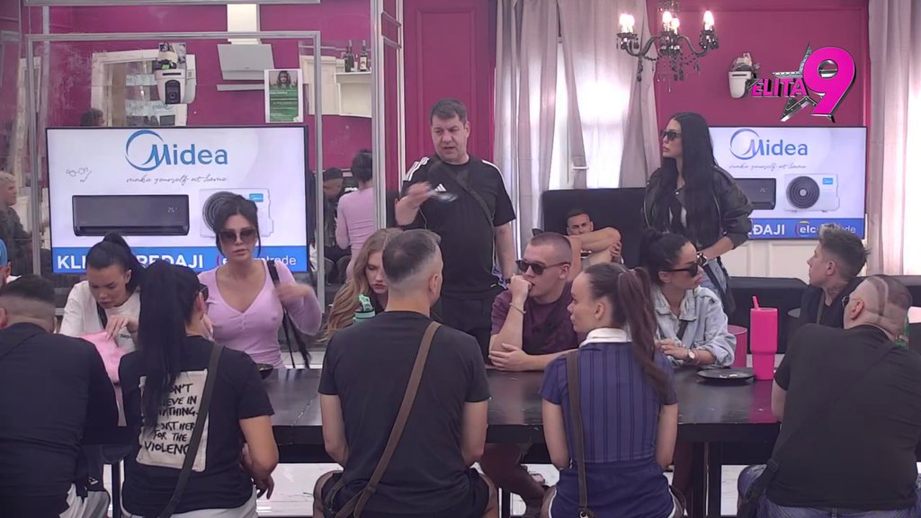 Prodala si svoju priču: Lepi Mića iz petnih žila zarežao na Staniju, haos na samom startu! (VIDEO)