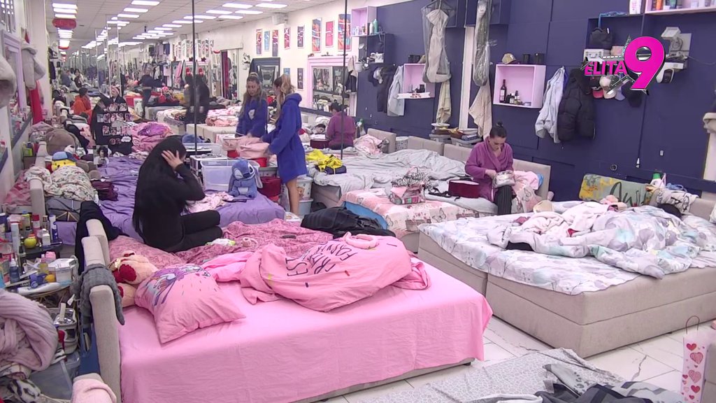 Ne vadi je iz usta! Jovana pevačica dokazala da je kivna na Maju, Aneli se priključila (VIDEO)