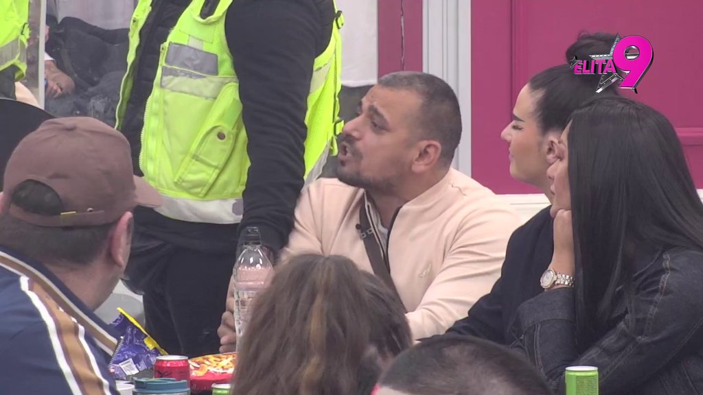 TI SI KVAZIMODO, A NE MOJSIJE: Bora i Miladin zatresli zidove Bele kuće svojom svađom, obezbeđenje napravilo ŽIVI ZID!  (VIDEO)