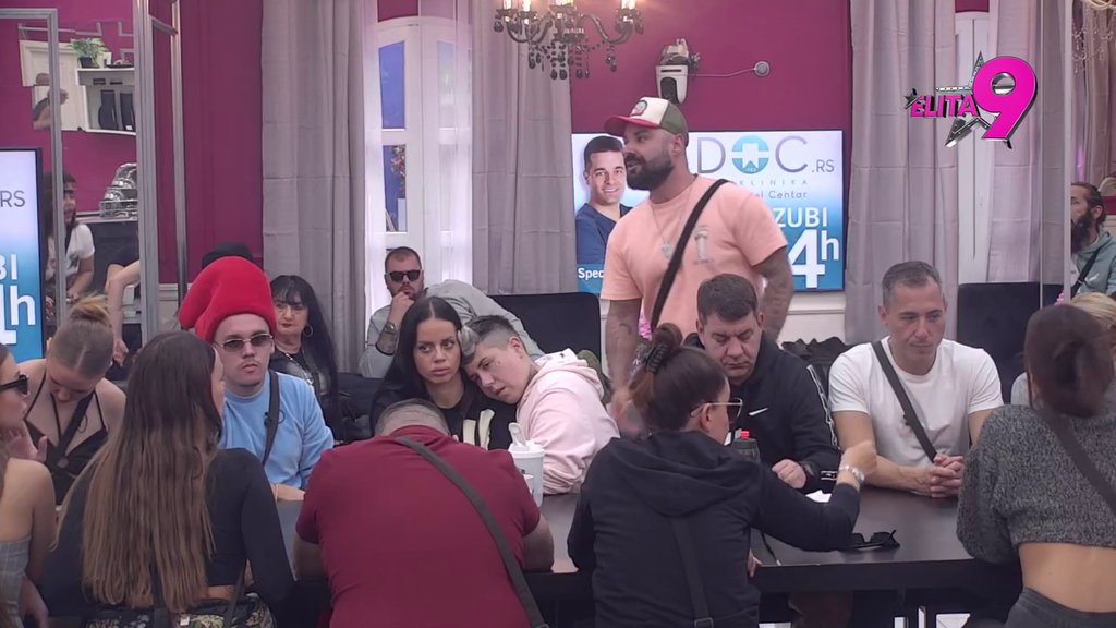 Želi da takmičari pljuju Aneli? Luki maska pala nikad brže i ovim potezom odao sam sebe! (VIDEO)