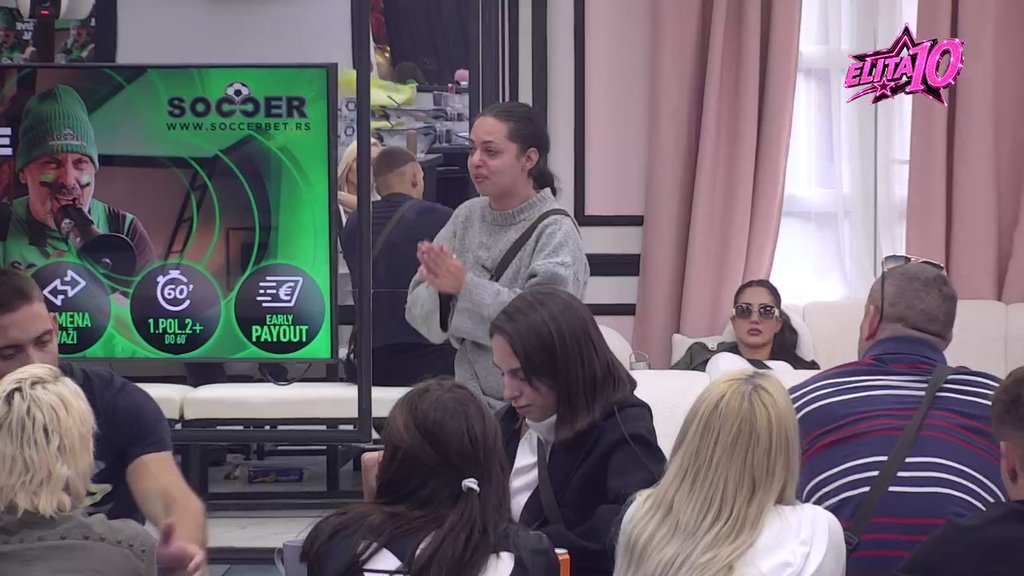 TATA, MOLIM TE DA... Radojka vrišti od plača u Eliti posle raskida sa Stojinim sinom! Slomila se pred svima, pa ocu javno poslala BOLNU PORUKU (VIDEO)
