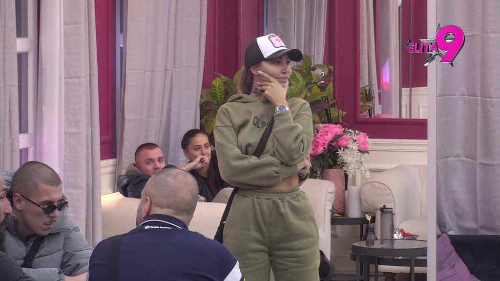 Novo poniženje za Luku Vujovića: Aneli ne skida osmeh s lica dok Janjuša ubeđuje da voli svog verenika! (VIDEO)