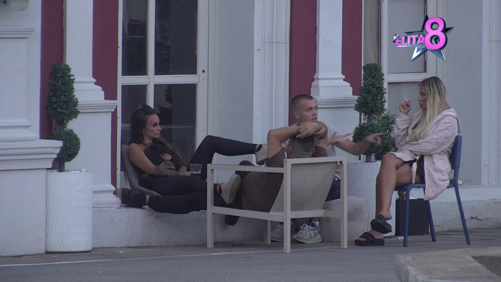 Zasela katedra za Gastozovu sujetu: Teodora i Bebica razvezali jezike, ona otkrila čime ga drži u šaci! (VIDEO)