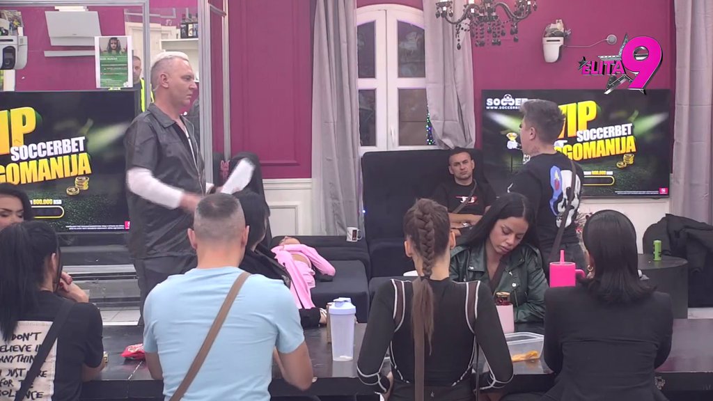 Maja će mu biti karma kad tad! Učesnici nisu štedeli reči na Asminov i Majin odnos, pa Uros zakucao: On bi nju ostavio na keca! (VIDEO)