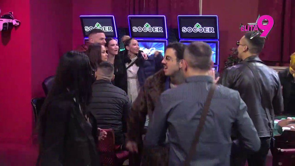 Uhvaćena na delu: Teodora preko Bebičinog ramena ispratila Đukića, Macanović će počupati kosu! (VIDEO)