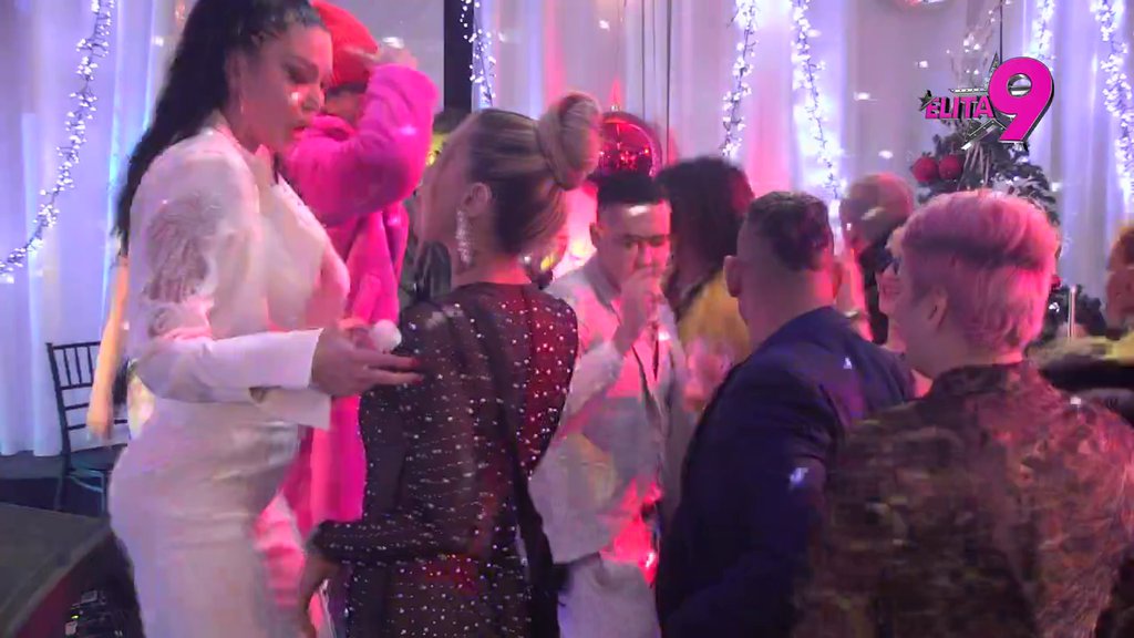 Doček za pamćenje u Eliti 9! Jelena Karleuša digla Šimanovce na noge, Maja i Filip obeležili Novu godinu poljupcem, Luka uspeo da se pomiri sa najboljim drugom, a Miljana Kulić izdominirala u svom stilu! (VIDEO)