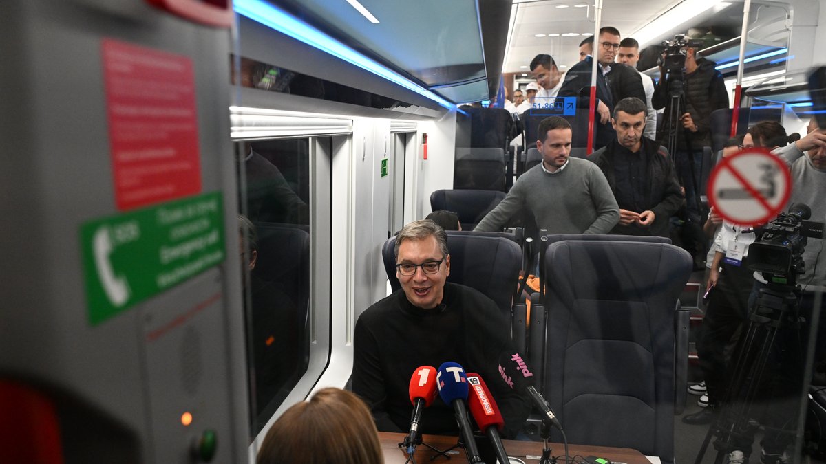 'NAJTEŽE MI JE ZBOG MAJKE' Vučić o napadima blokadera: Neka im je na čast, stiže vreme pobede, veselićemo se