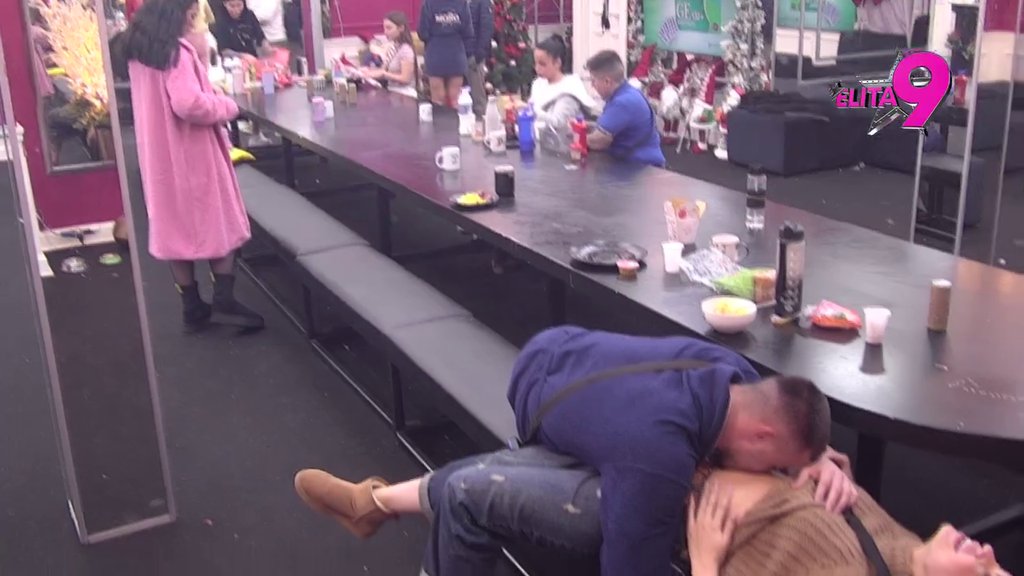 Kao nekada sa Mensurom! Mina i Viktor uživaju u ljubavi poput dece, ljube se kao da sutra ne postoji (VIDEO)