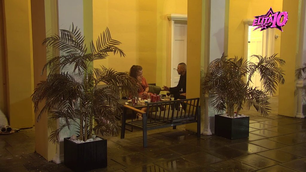 Da je on to uradio, bio bi HAOS! Car zamerio Miljani jer mu je bacila sliku sa torte sa Zolom, ona ga pecnula: Hoće po svaku cenu da uđe u rijaliti (VIDEO)