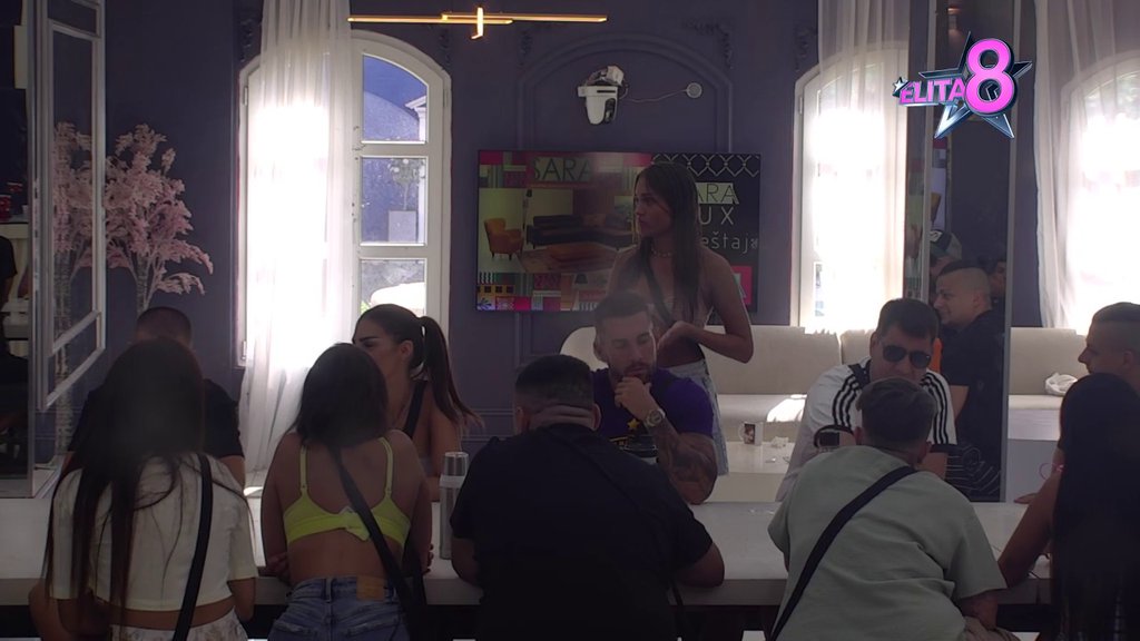 MIZERAN JE I MNOGO ISKOMPLEKSIRAN: Ivan poistovetio Jelenu i Stanića, Anđela pecnula Gastoza, on rešio da joj samo KLIMA GLAVOM! (VIDEO)