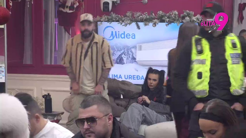 Obezbeđenje uletelo u kuću! Nikad žešći rusvaj Luke i Aneli, on rešio da ne ćuti: Tražila si dr*gu u Turskoj, sp*rmušo (VIDEO)