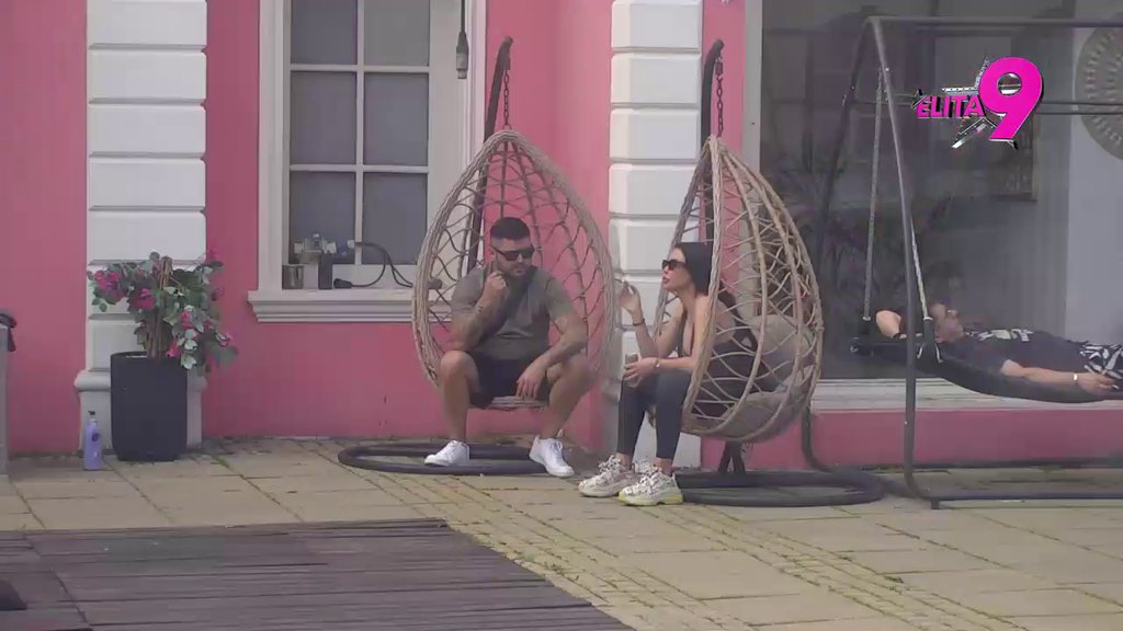 Naoštrila se da mu zagorča život: Maja detektovala Asminove osmehe ka OVOJ učesnici, ne se vadi na sve načina (VIDEO)