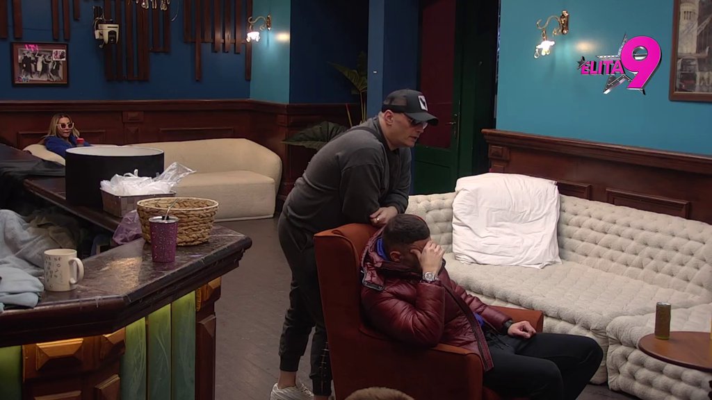 Ko ovu dramu režira?! Aneli otkrila da ju je Asmin grlio, pa potkačila Mevlidu: Majka njegova može da ga nagovori da mi NE VRATI Noru (VIDEO)