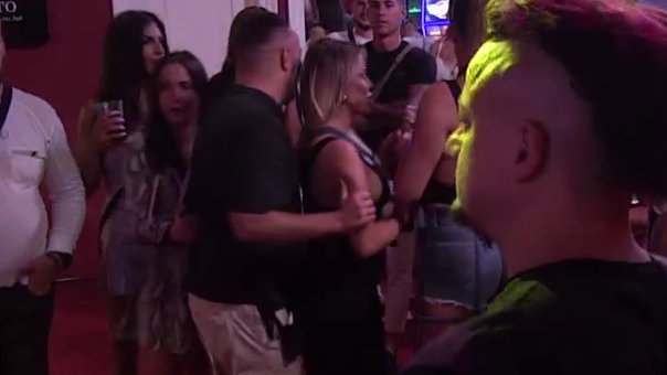 Anđela Đuričić definitivno izvisila za život u Zemunu: Gastoz otvoreno počeo da flertuje sa Sofijom, više ne može da se obuzda! (VIDEO)